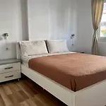 White - * ساراندا