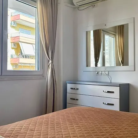 White - Sarandë